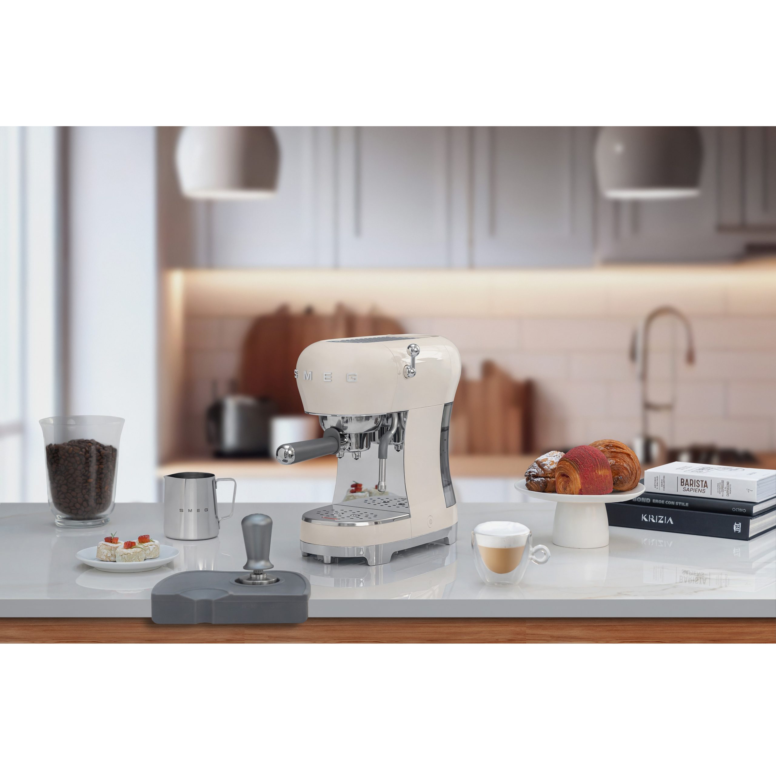 اسپرسوساز اسمگ (SMEG) ایتالیا مدل ECF02CR رنگ کرم