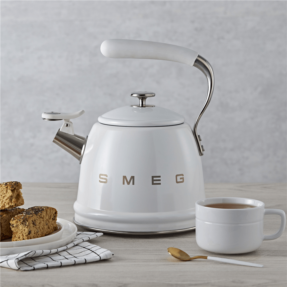 کتری رو گازی اسمگ (SMEG) رنگ سفید