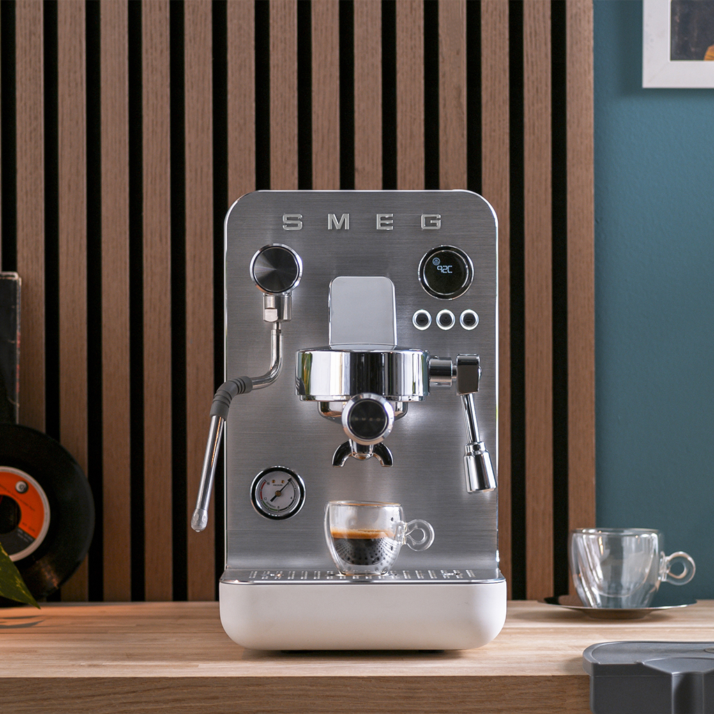 اسپرسوماشین مینی پرو اسمگ (SMEG) EMC02 رنگ سفید