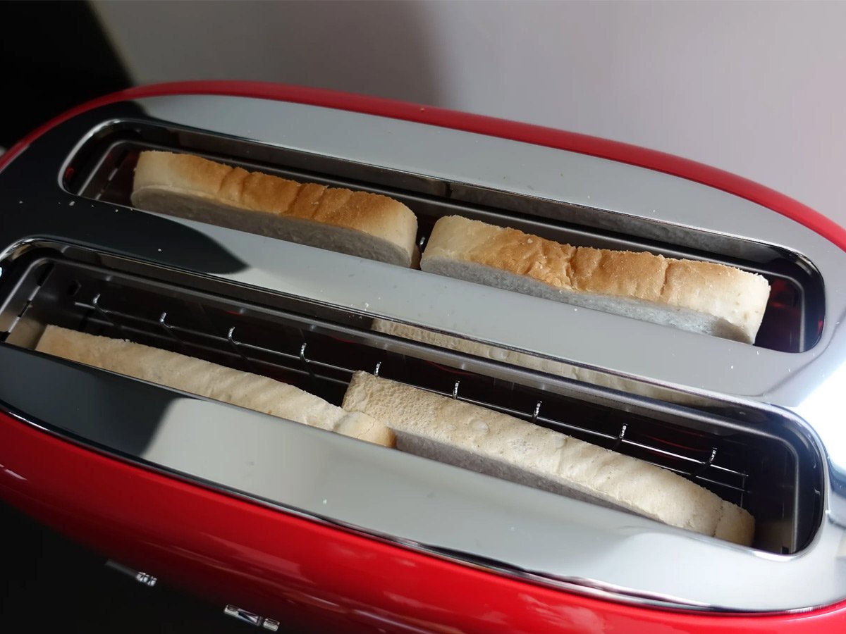توستر ۲ اسلایس بزرگ اسمگ (SMEG) ایتالیا مدل TSF02 رنگ قرمز